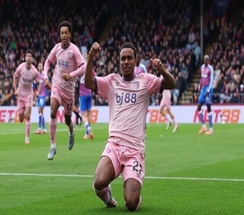 克鲁皮是英超梅开二度第二年轻的法国球员，仅次于阿内尔卡