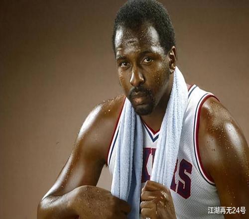 伟大的先驱！他是NBA第一个高中生，打满19个赛季，三夺MVP！