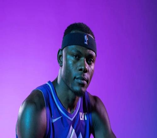 杀疯了！狂砍19分30板1助2断3帽！不愧是酷似威少的男人呀！