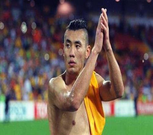 张呈栋告别中超江湖！禁赛5场+内部三停+共罚10万球迷：直接退吧