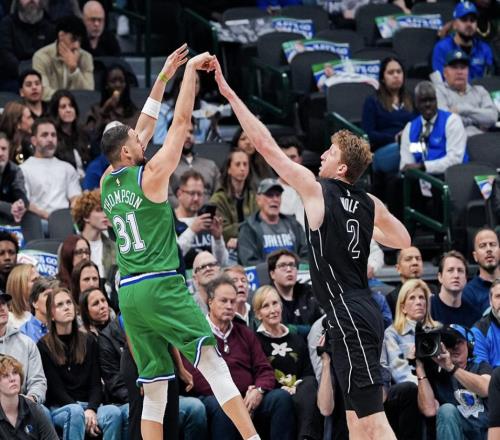 克莱生涯三分命中达2800个，成为NBA历史第五位达此成就的球员