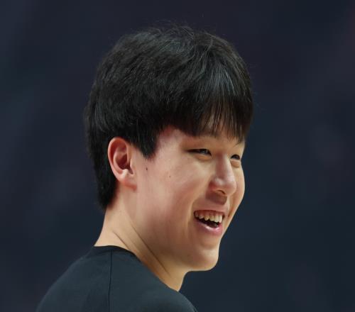 16+4+3，表现超出预期！比卢普斯赛后猛猛夸赞杨瀚森今天的表现