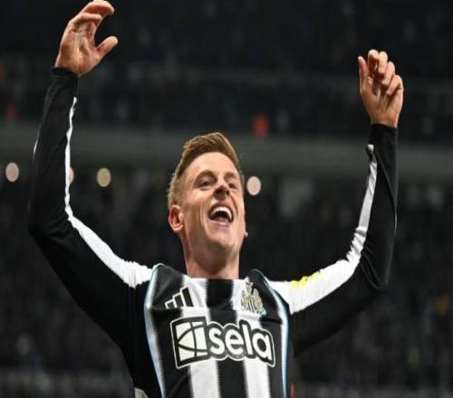 英超对曼城梅开二度，哈维巴恩斯成03年11月希勒后纽卡首人