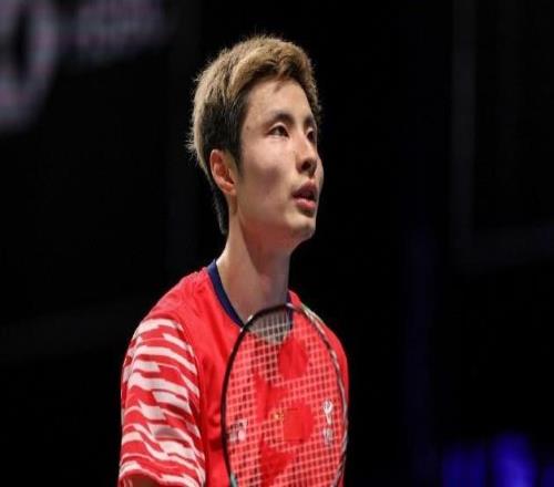 石宇奇1-2不敌乔纳坦，获得丹麦羽毛球公开赛男单亚军