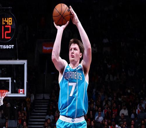 无愧新秀榜第一！新蜂王28+8+7破历史纪录留给三球的时间不多了