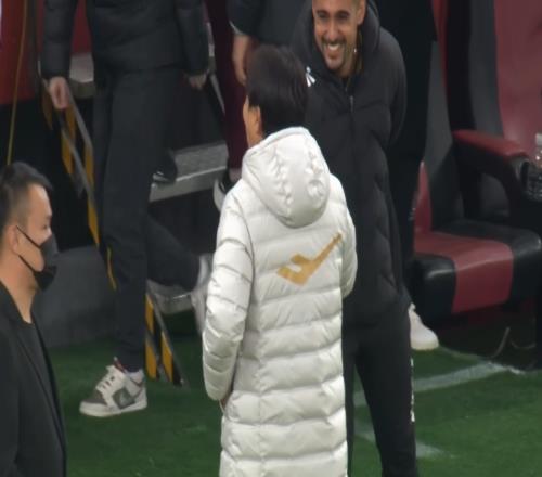 海港汗颜吗亚冠对手怕输球被骂！球迷：我们是中超冠军，气不气