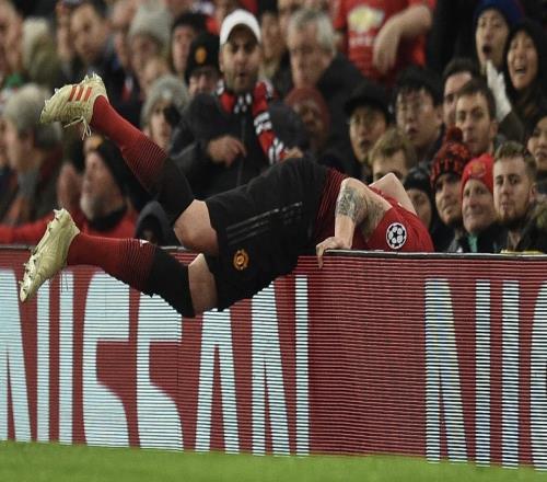 太阳报：为避免球员受伤，曼联考虑对老特拉福德围栏进行改造