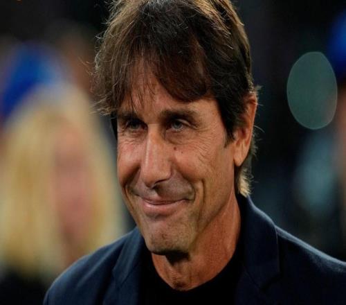 孔蒂执教那不勒斯46场意甲拿到100分，已率领3队达成这一成就