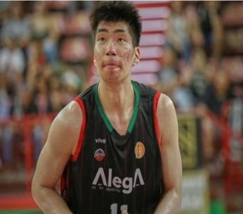 余嘉豪连创留洋最差纪录：仅2+2+1创新低狂输49分被吊打