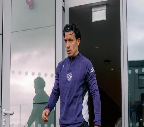 阿莫林谈一月是否补强阵容热刺主帅：曼联本赛季明显进步