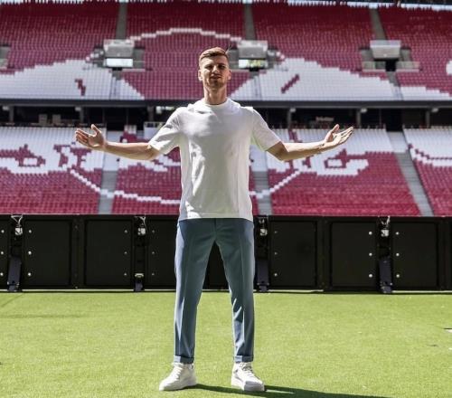 切尔西庆幸放走他：29岁就无球可踢！巅峰身价8000万，如今500万