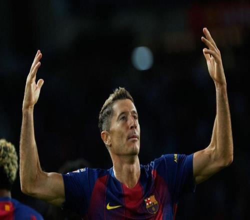 每体：莱万伤缺近2周后重返训练场，有望进入本周联赛大名单