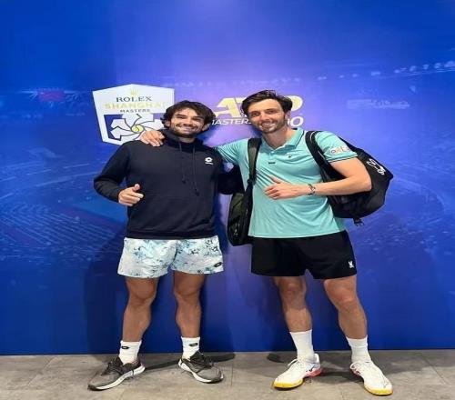 家族内斗表弟赢了表哥！费德勒见证德约终结者瓦舍罗上海夺冠