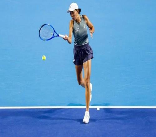 张帅苦战2小时53分钟2-1击败沃雷涅茨，晋级广州赛四强