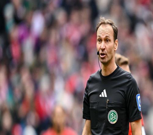 官方：丹克特执法德国国家德比拜仁在他执法的27场比赛22胜