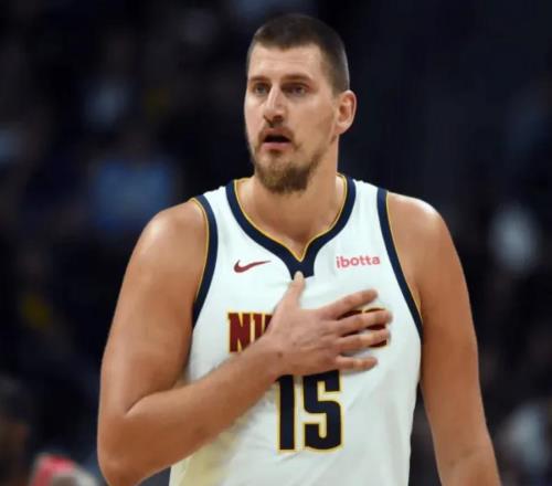 约基奇34分10篮板9助攻完爆申京，NBA第一中锋还是约老师！