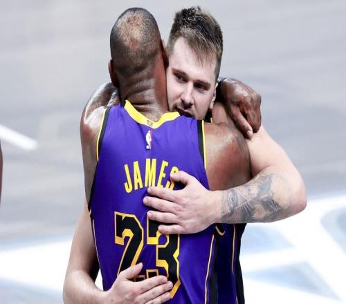 是时候了，湖人队东契奇谈勒布朗詹姆斯缺阵后球队的“改变”