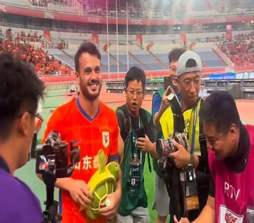 瓦科降薪换长约诉求靠谱！泰山欧洲寻帅塞蒂恩老崔互换谁吃亏