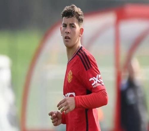 记者：阿莫林和小将莱西进行了大量一对一对话，对他期望颇高