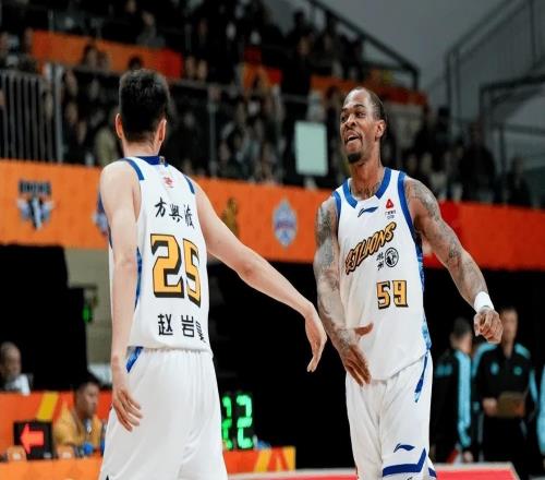 广厦10399青岛迎3喜1忧！2新外援太好用，赵嘉仁太准了！