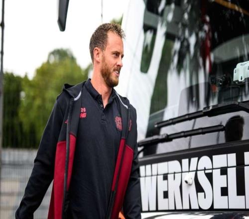 药厂门将：踢欧冠是梦想成真的时刻，我效力于一家伟大球队