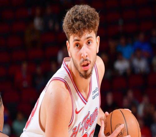 火箭&活塞首节吹了16次犯规，申京&康宁汉姆都吃到2犯