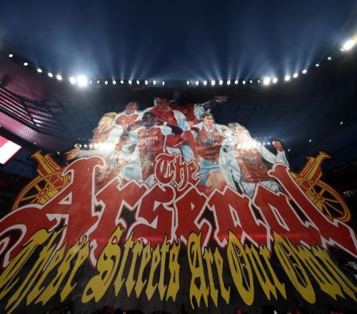 枪手球迷Tifo将从热刺转会而来的坎贝尔放在最上方，引发热议