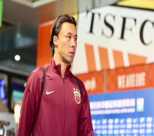 他是历史第一人，11次夺得中超冠军，血性十足公开宣布退出国足！