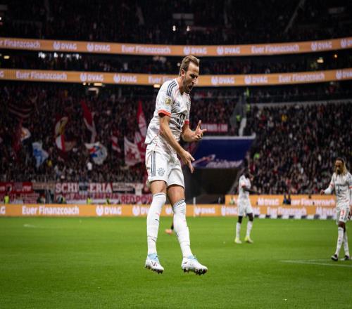 拜仁杀疯了！6场狂轰25球不败，凯恩独造14球，德甲提前大结局