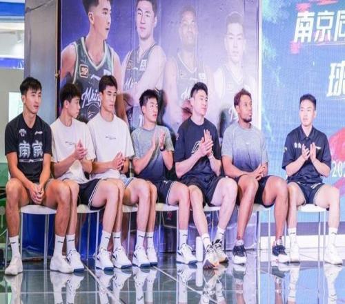 CBA新赛季定档12月12日：卫冕冠军打响揭幕战，江苏双雄备战新赛季