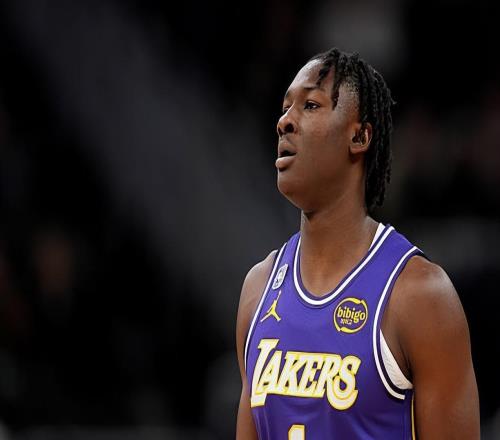 有点东西！湖人侧翼新星似乎是一名攻守兼备的全能型球员