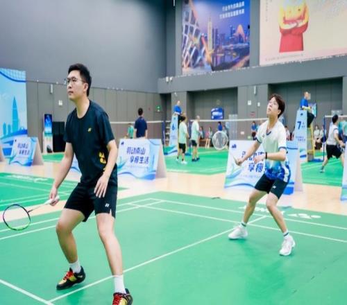 “以球聚力”构建企业服务新生态，南山羽超“绽放杯”开赛
