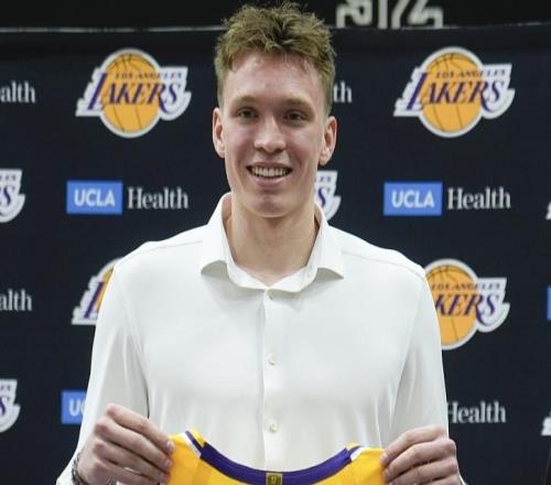 31投仅7中！湖人去年自选的即战力射手，如今想交易都交易不出去