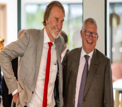 记者谈拉爵入主曼联近两年：450人被裁、高层几乎彻底洗牌