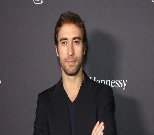 太阳报：前阿森纳中场弗拉米尼已转型企业家，并被英国国王接见