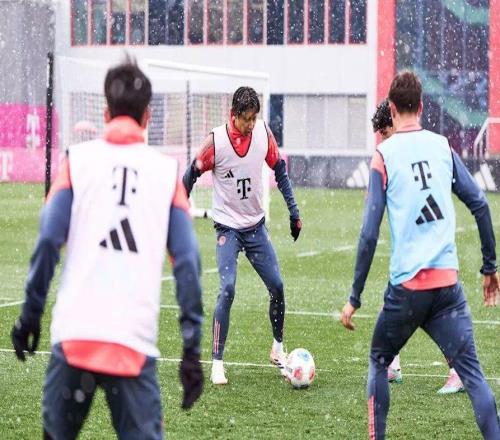 久违了，伊藤洋辉自今年3月以来首次进入拜仁比赛大名单