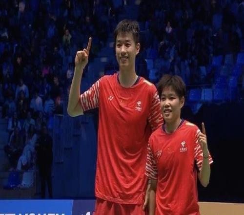 冯彦哲/黄东萍2-0击败德差波/苏皮萨拉，获得法国赛冠军