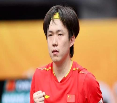 王楚钦3-2战胜张本智和，大比分中国队2-2扳平