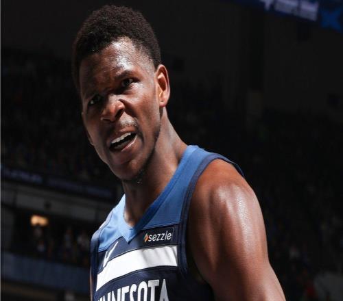 明日森林狼战湖人：爱德华兹不在伤病名单中，森林狼全员健康