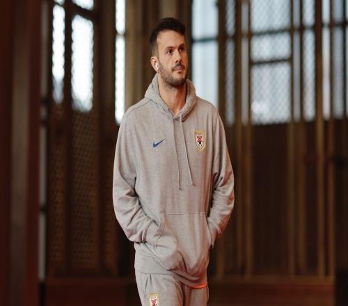 中国足球又闹大笑话进球助攻最多，却拿不到MVP，球迷：太业余