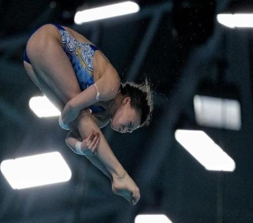 如愿摘下女子10米台冠军，陈芋汐首夺全运会个人项目金牌