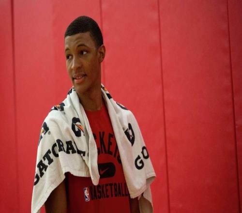 3场三分20中1！火箭队主力前锋身价接近冰点，前探花秀换首轮都难