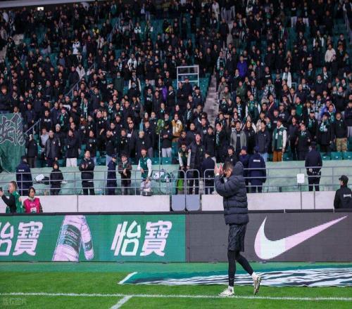 国安队没有企业接盘要解散记者直接辟谣，直言球队肯定不会解散