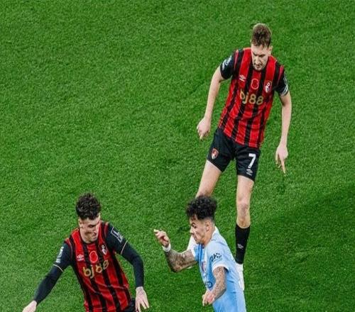 奥赖利：踢左后卫很讲究战术传中时我知道找到哈兰德就行