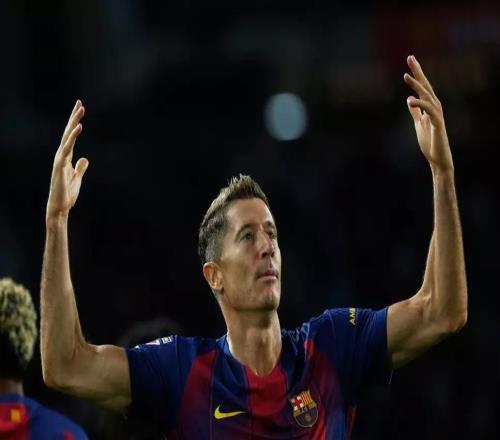 跟队：莱万已恢复团队训练，目标为赶上对阵埃尔切的比赛