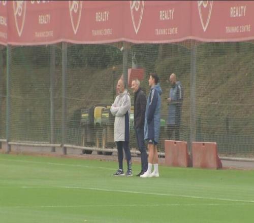 记者：因卡皮耶参加了阿森纳全队合练，本怀特缺席