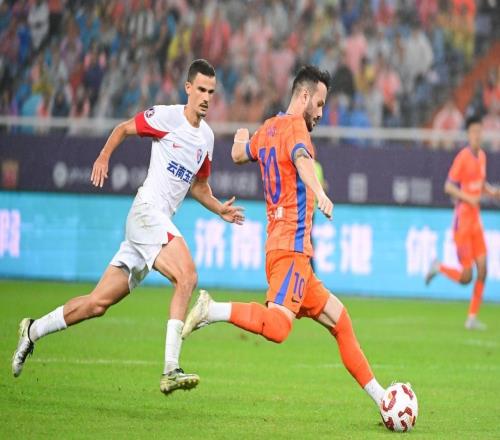 拿金靴也离队曝瓦科遭中超球队挖墙脚泰山队已有心仪替代人选