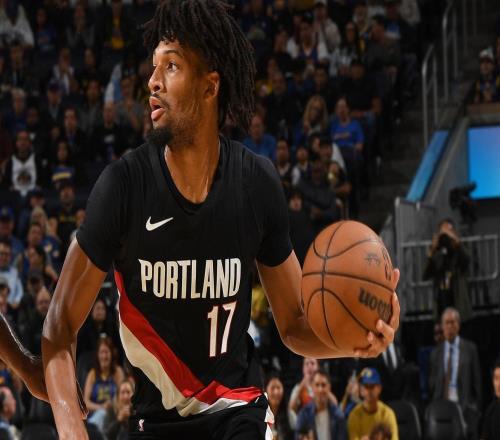 状态火热！夏普15中9&三分8中4得到22分6篮板2助攻