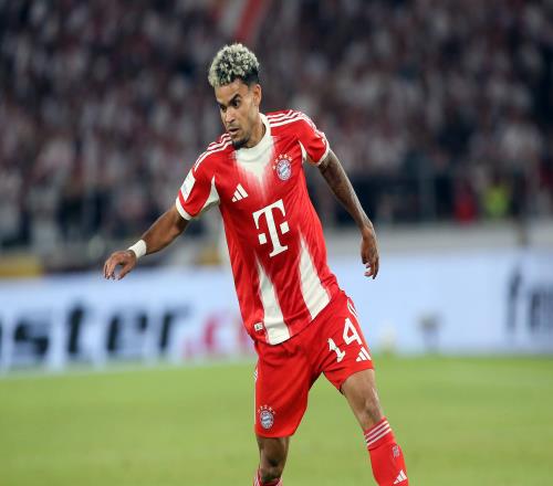 1球2助！路易斯迪亚斯是哈兰德之后首位德甲首秀参与3球的球员