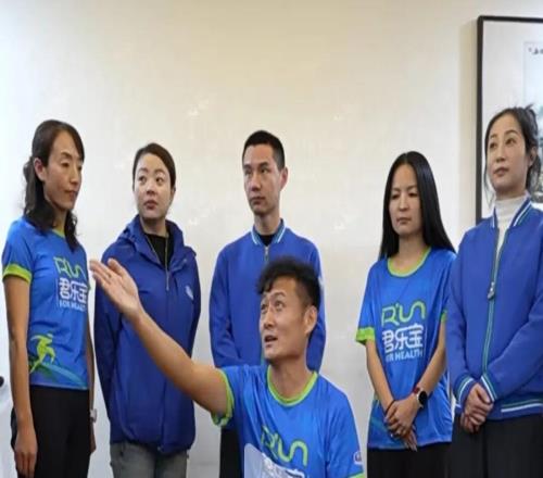 南宁马拉松上这一「停」，读懂这家乳企30年长跑